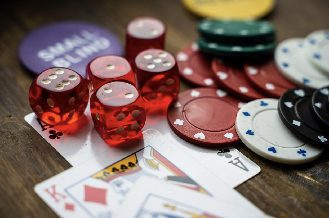 Live Casino Games: The Perfect Blend of Online and Offline Gambling | TheXboxHub